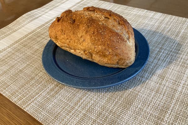 墨絵　くるみパン　280円
つぶ麦パンの生地に粗く刻んだくるみがはいったパン