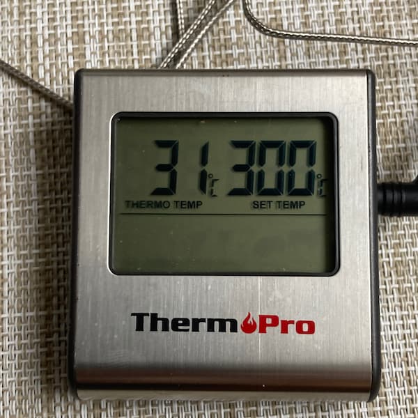 200℃以上の温度が測定できるものであれば、焙煎窯の温度計として使用可能