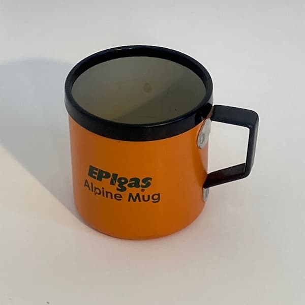 EPIgas(イーピーアイガス)のマグカップ
登山用のマグカップは軽くて丈夫なものがおすすめ
お気に入りのマグがあれば、山でのコーヒーがもっと楽しくなる